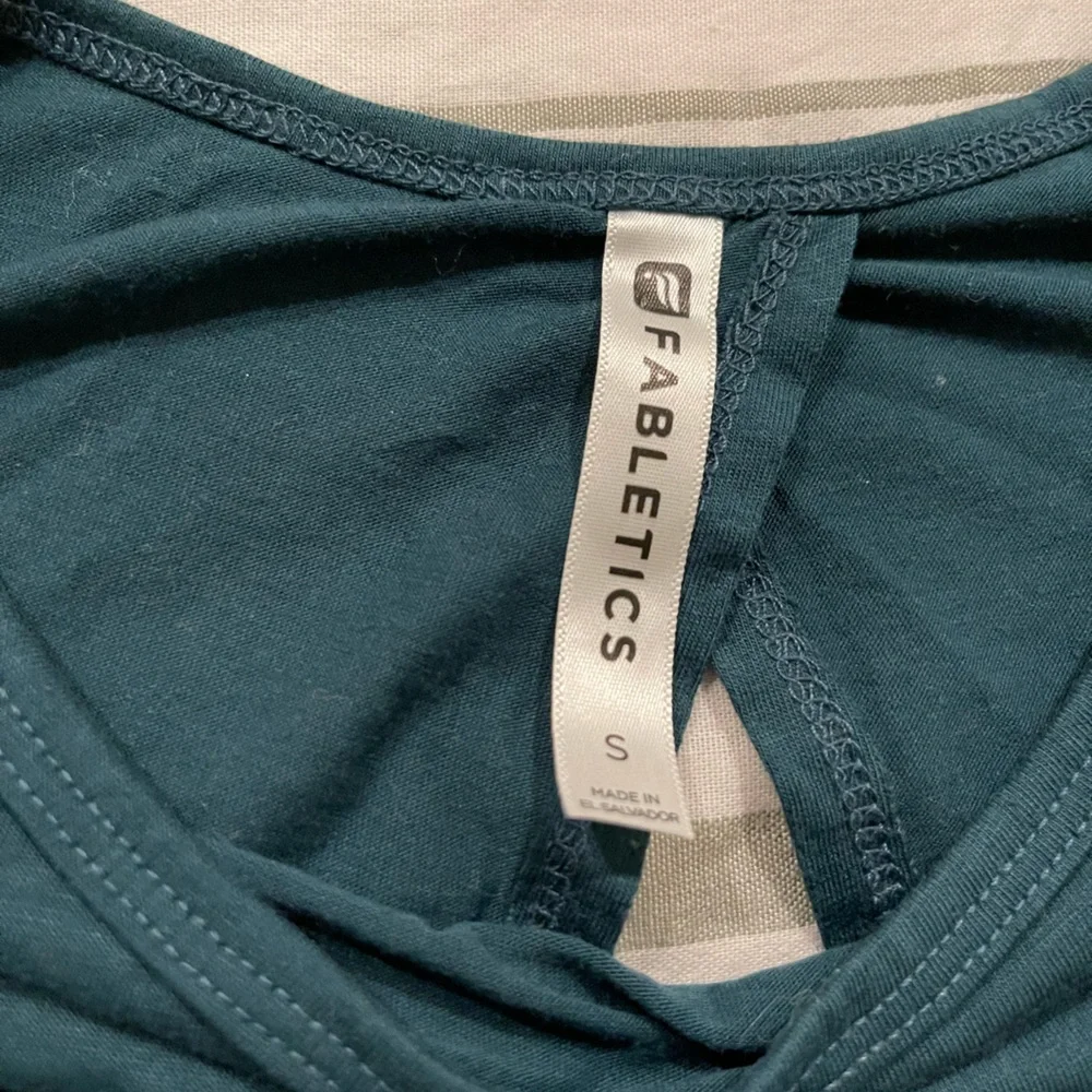 Fabletics long sleeve pull over - Picture 3 of 4